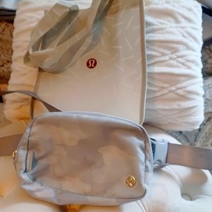 Lululemon everywhere mini belt bag